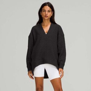 Lululemon • Rippled V-Neck Pullover Black